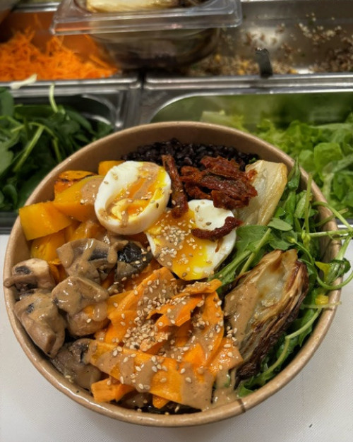 Rice Bowl, petits légumes sésames et  oeuf mollet 